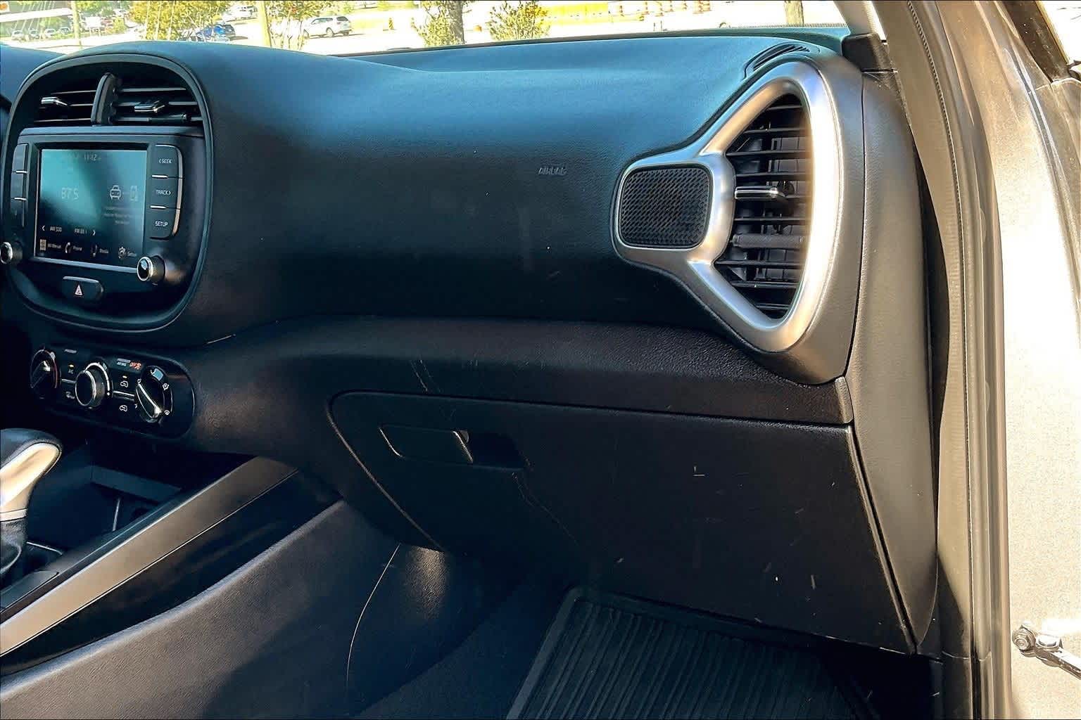 Thumbnail: 2023 Kia Soul - 20