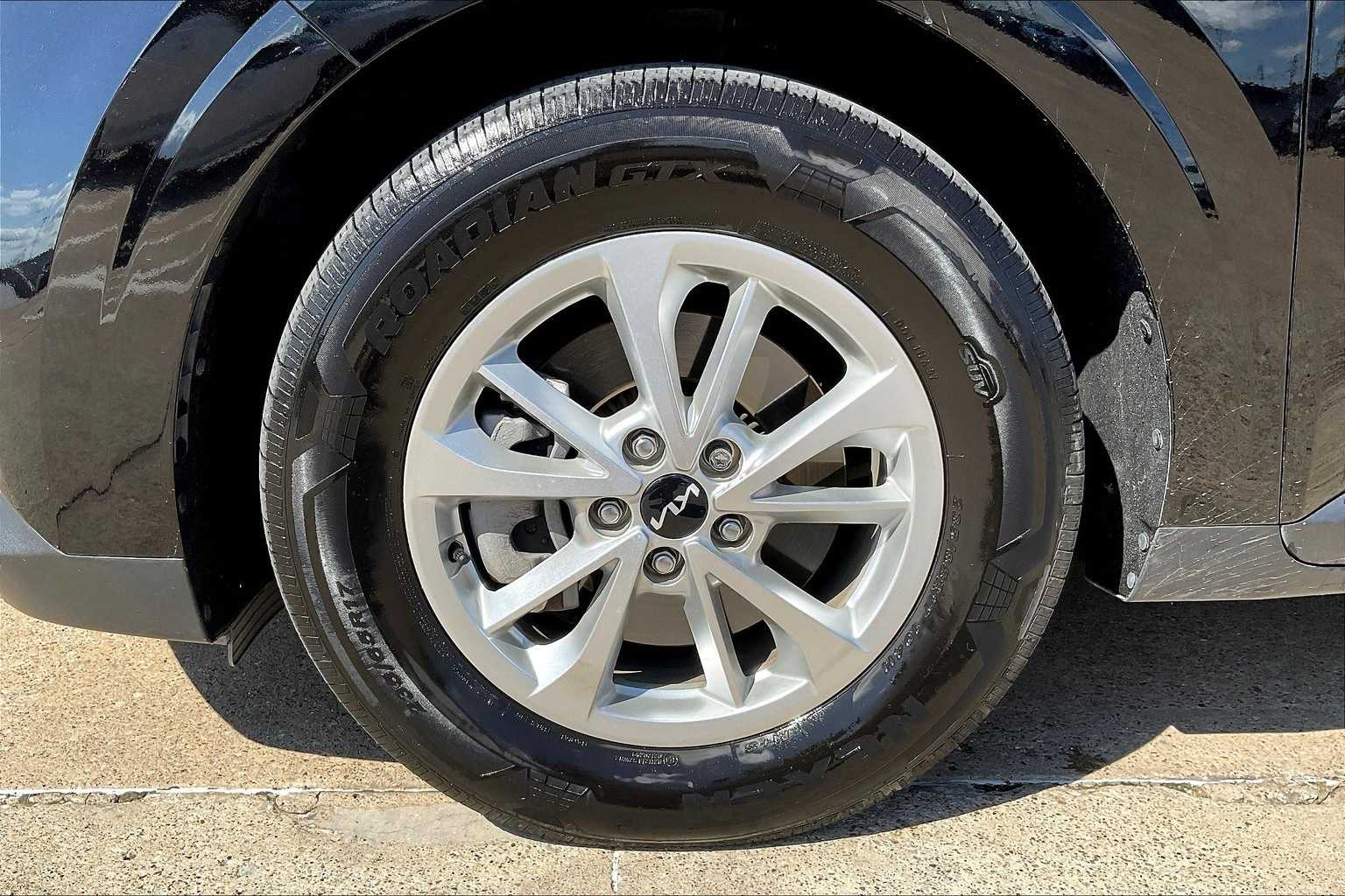 2024 Kia Carnival LX 8