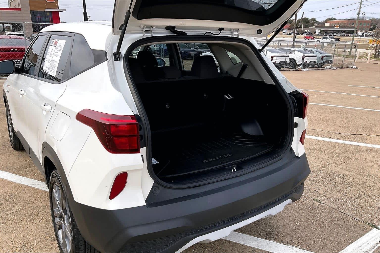 Thumbnail: 2022 Kia Seltos - 18