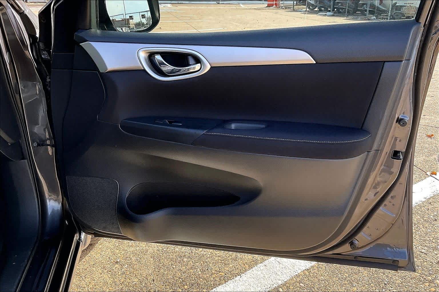 Thumbnail: 2015 Nissan Sentra - 28