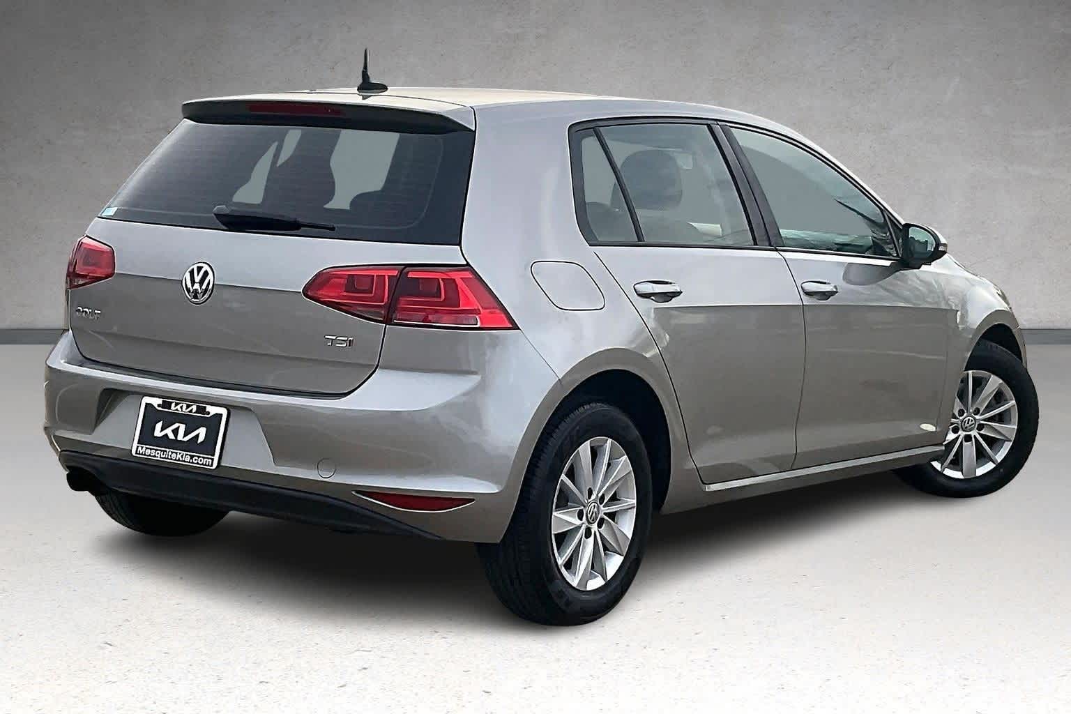 Thumbnail: 2016 Volkswagen Golf - 22