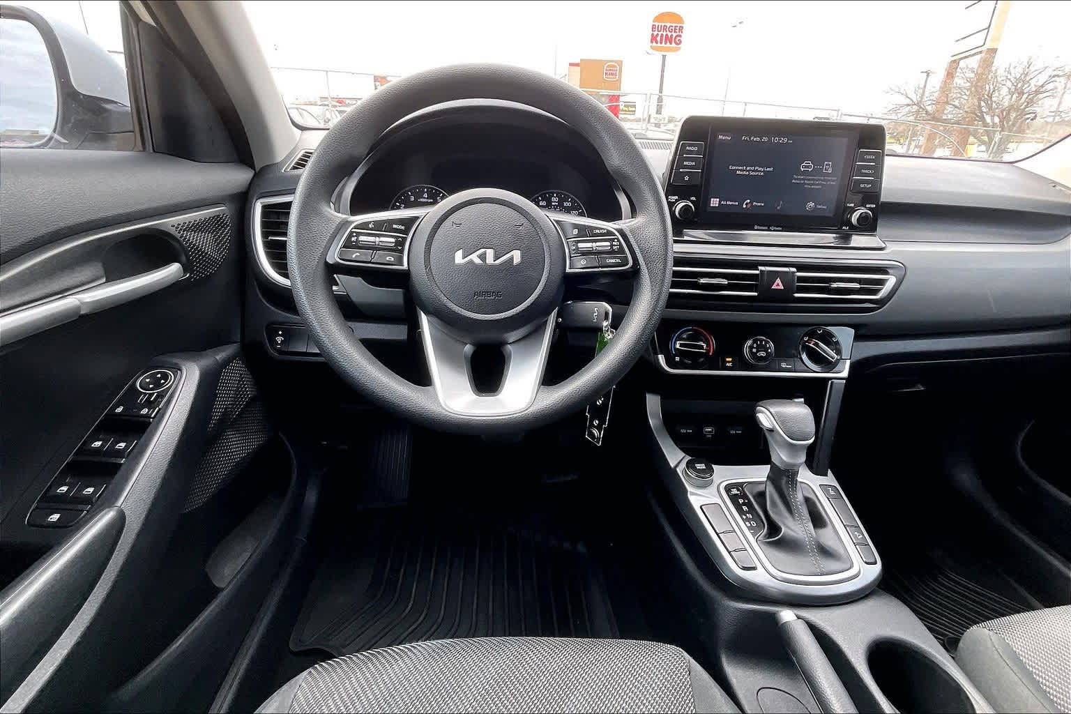 Thumbnail: 2022 Kia Seltos - 14