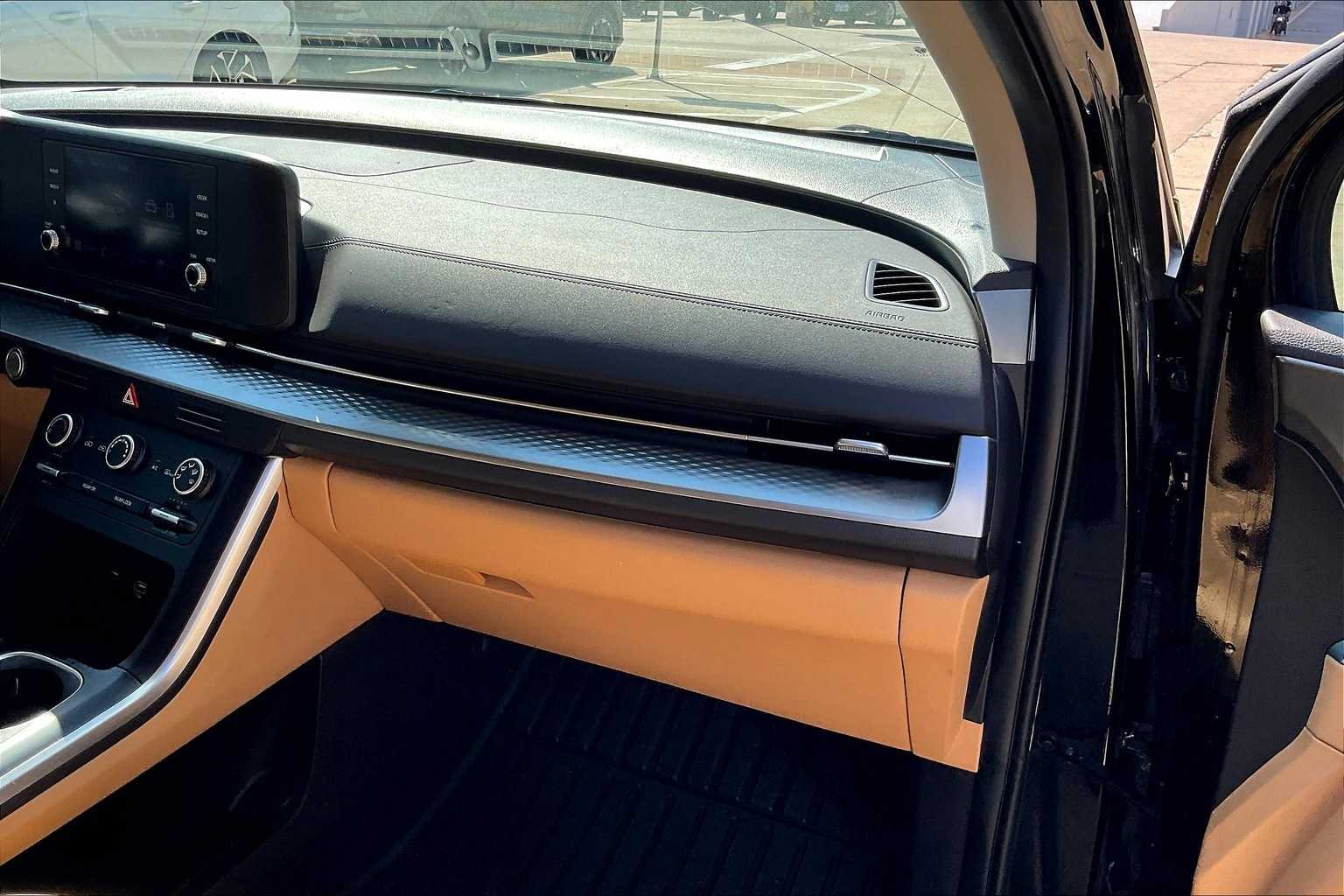 2024 Kia Carnival LX 23