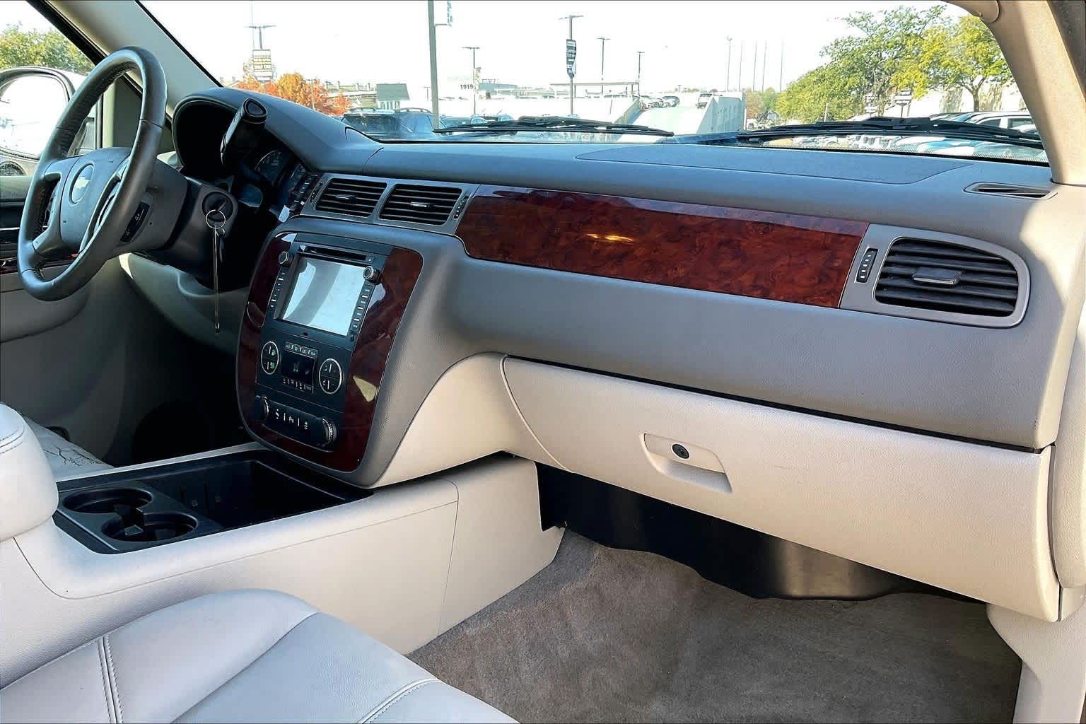 Thumbnail: 2013 Chevrolet Suburban - 23