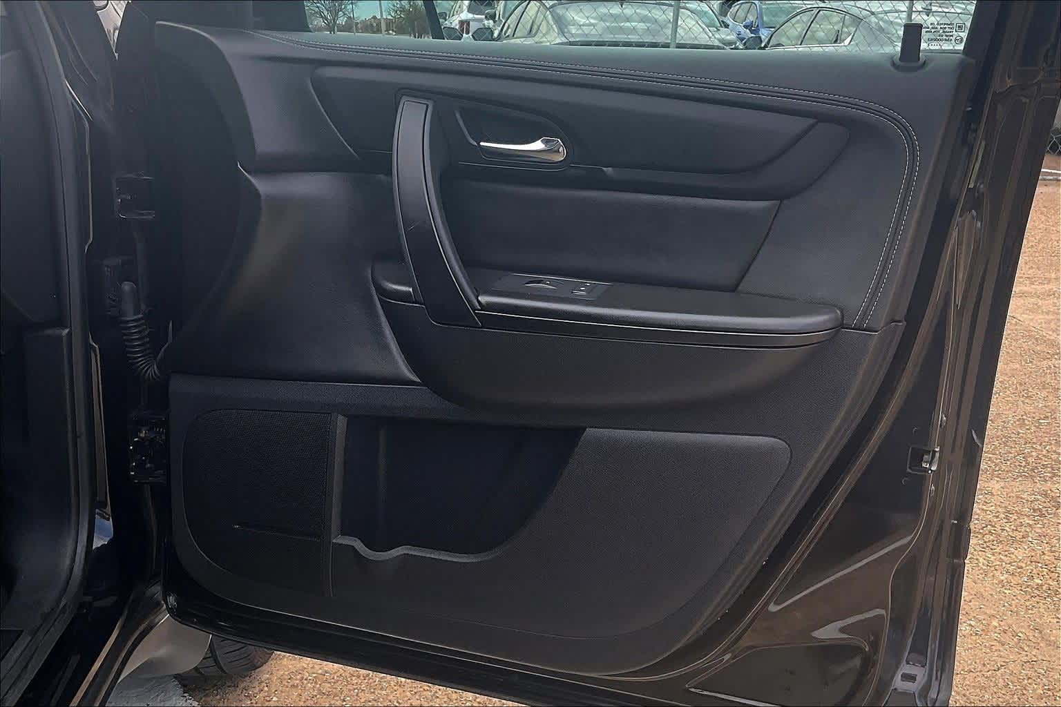 Thumbnail: 2017 Chevrolet Traverse - 27