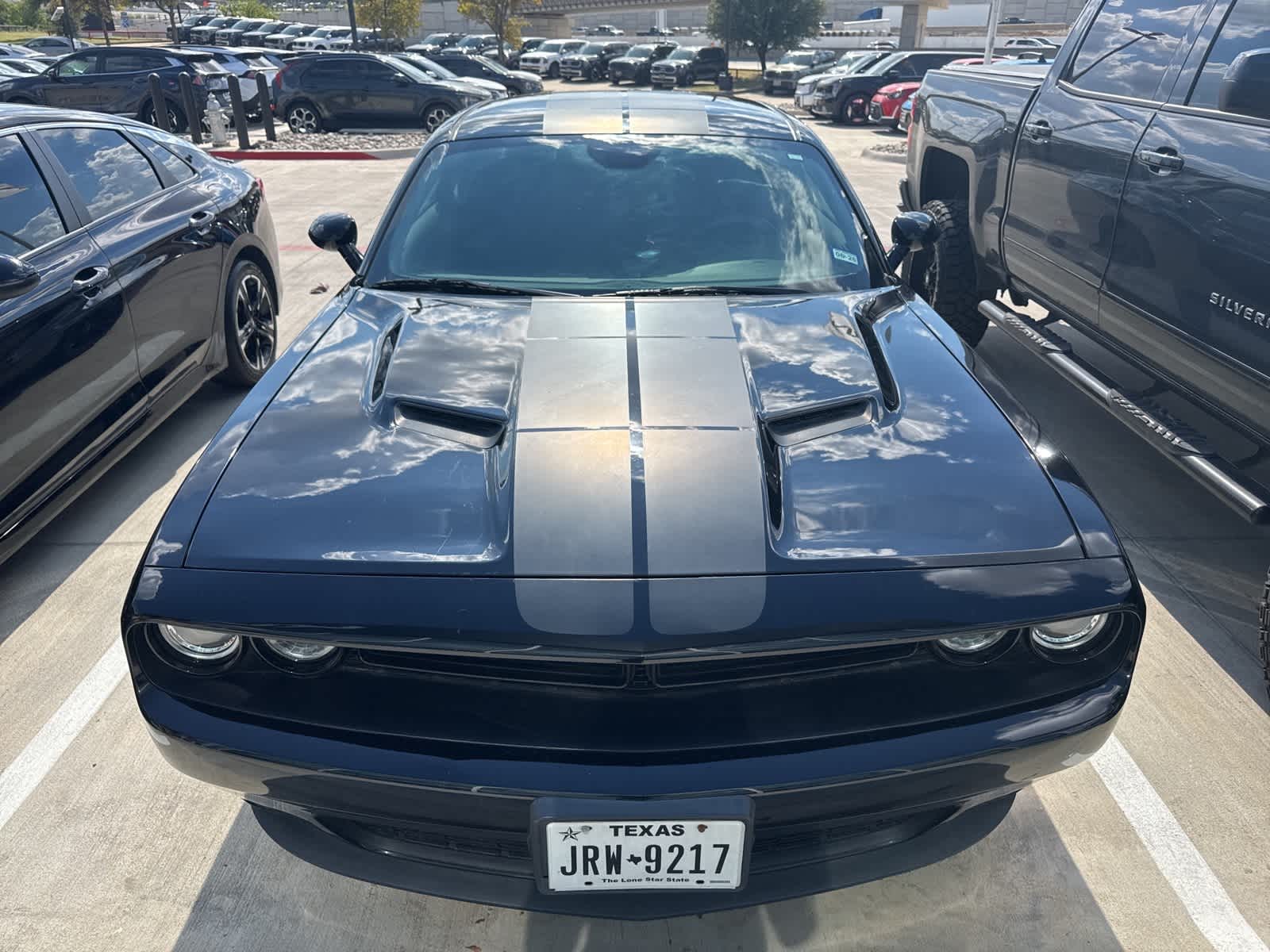 2017 Dodge Challenger SXT photo 2