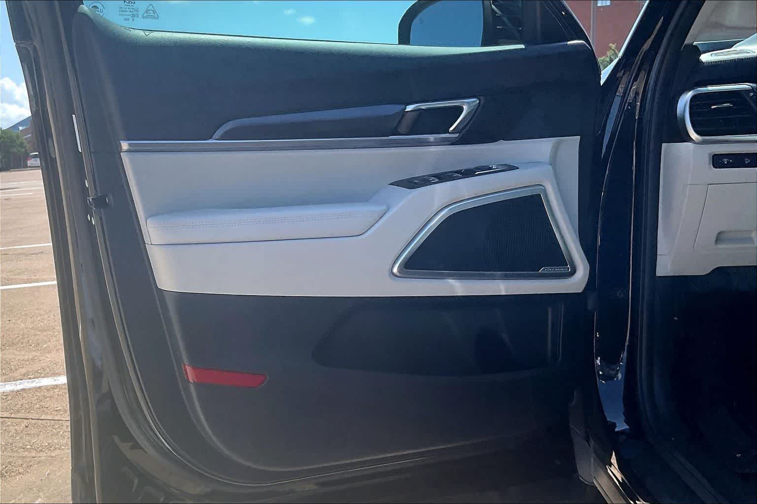 Thumbnail: 2024 Kia Telluride - 24