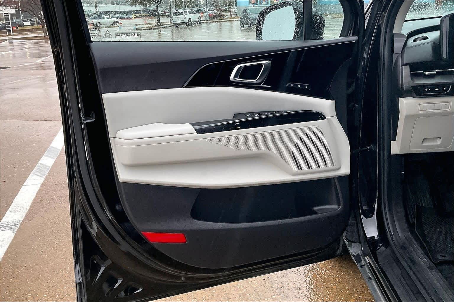 Thumbnail: 2022 Kia Carnival - 26