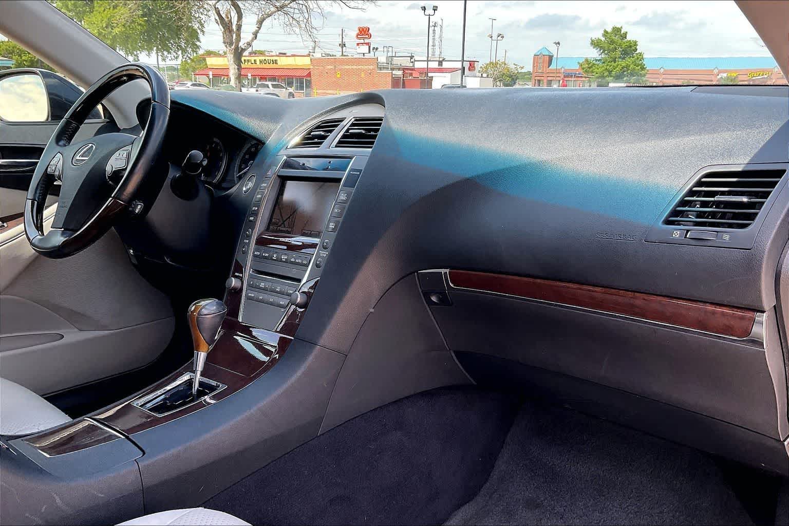 Thumbnail: 2011 Lexus ES - 21