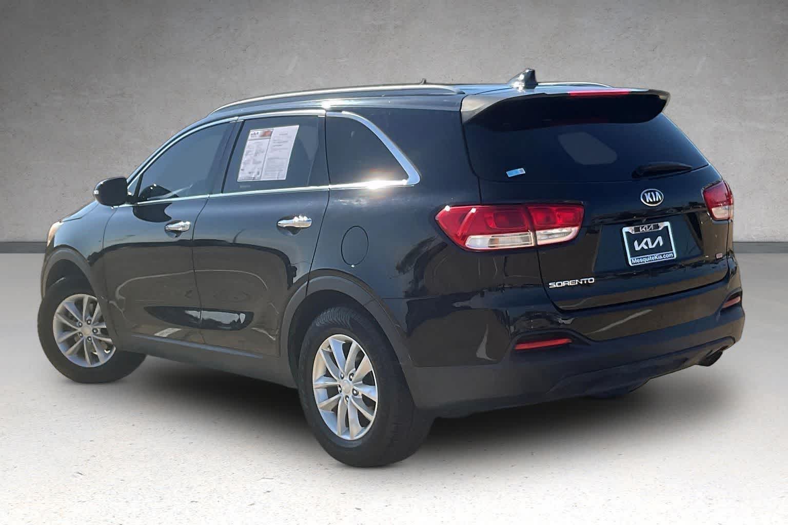 Thumbnail: 2016 Kia Sorento - 4