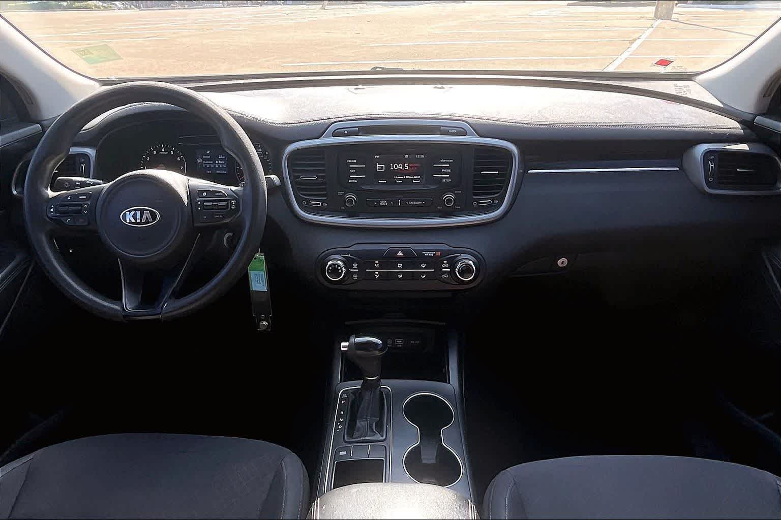 Thumbnail: 2016 Kia Sorento - 8