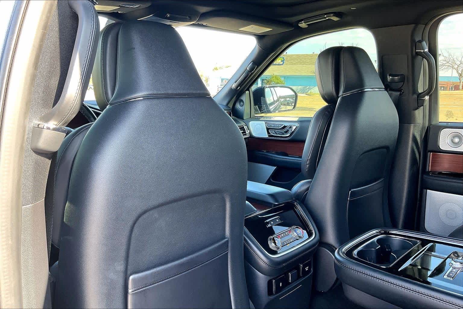 Thumbnail: 2021 Lincoln Navigator - 11