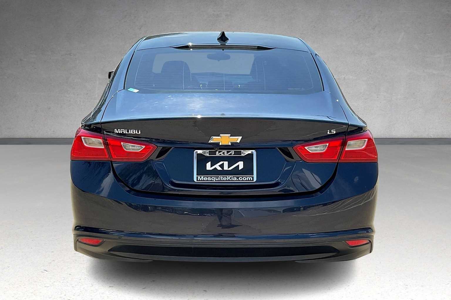 Thumbnail: 2016 Chevrolet Malibu - 5