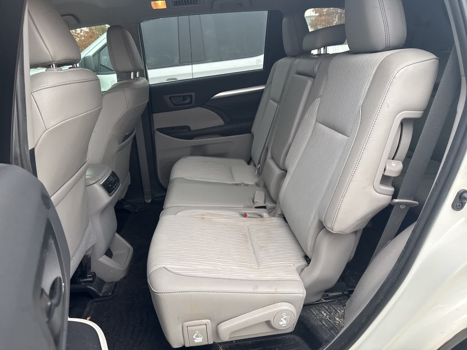 Thumbnail: 2019 Toyota Highlander - 14