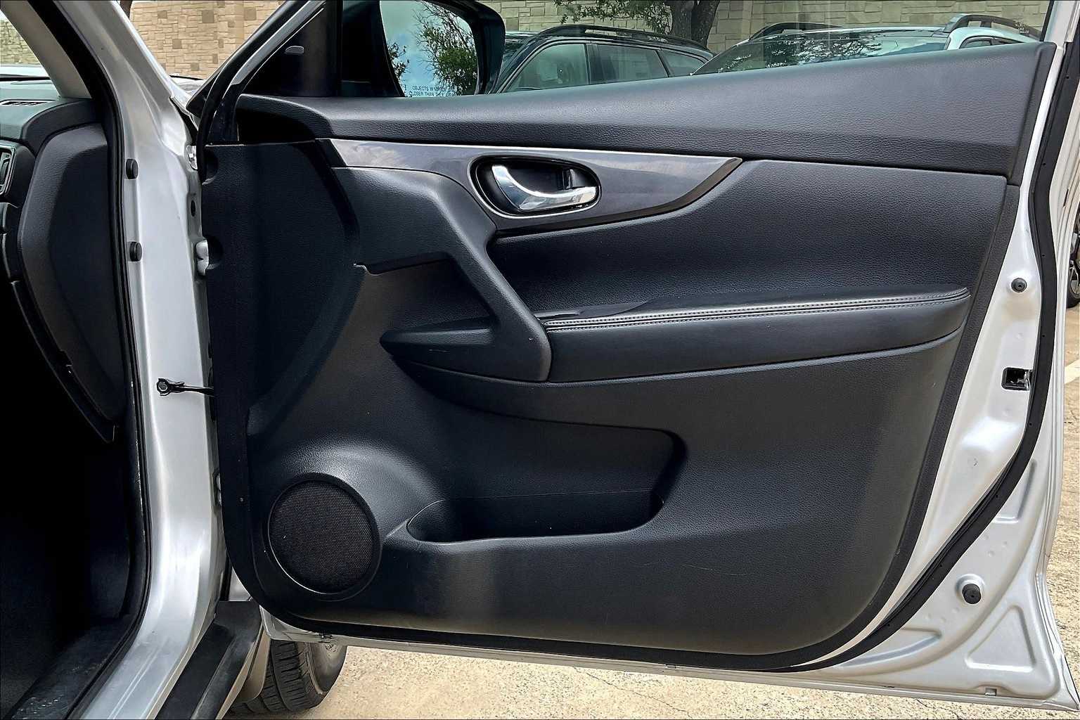 Thumbnail: 2017 Nissan Rogue - 28