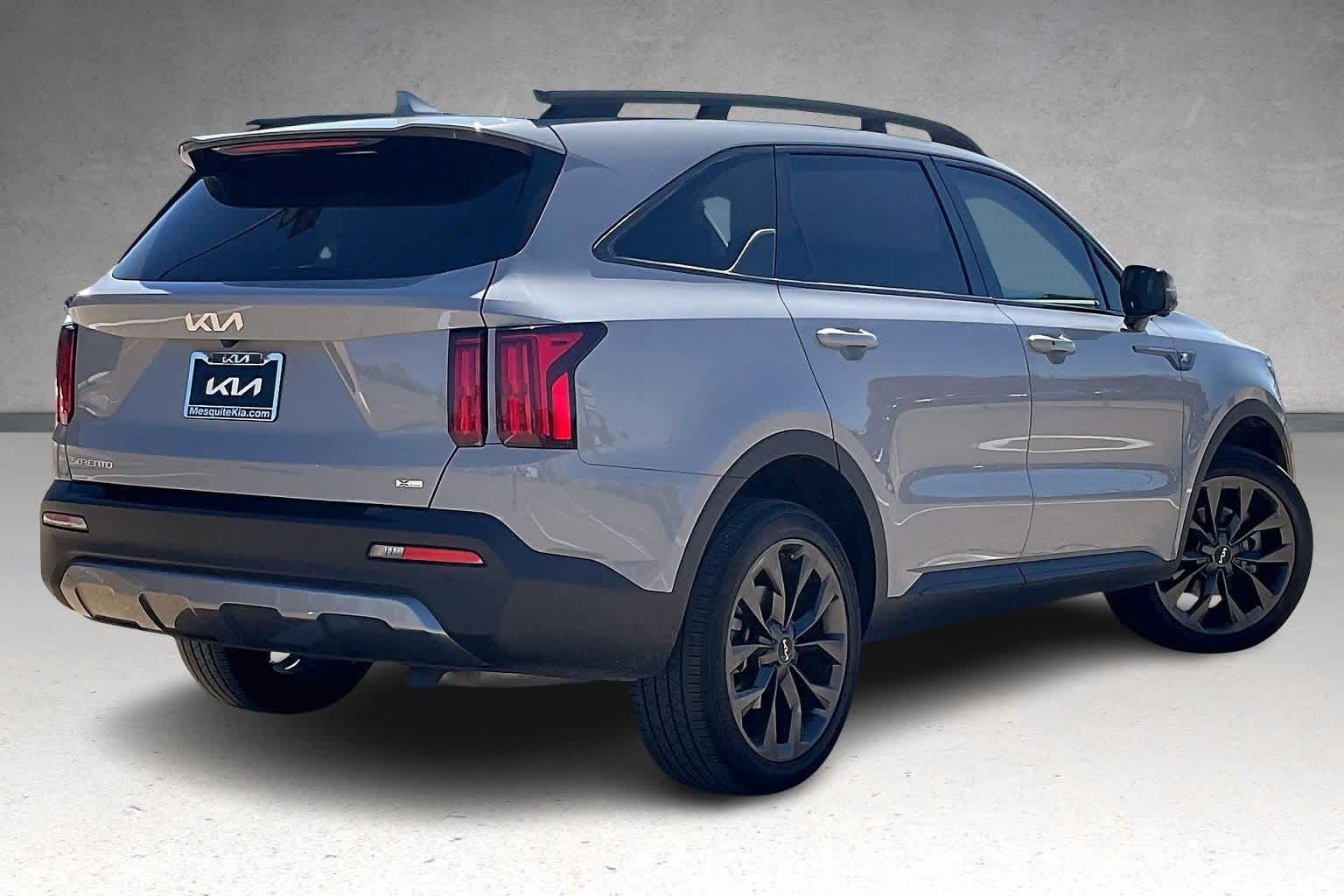 Thumbnail: 2023 Kia Sorento - 7
