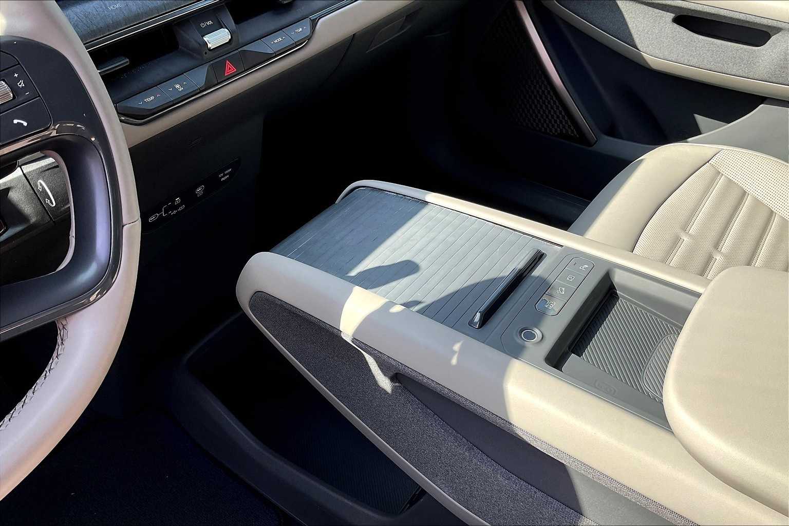 Thumbnail: 2024 Kia EV9 - 15