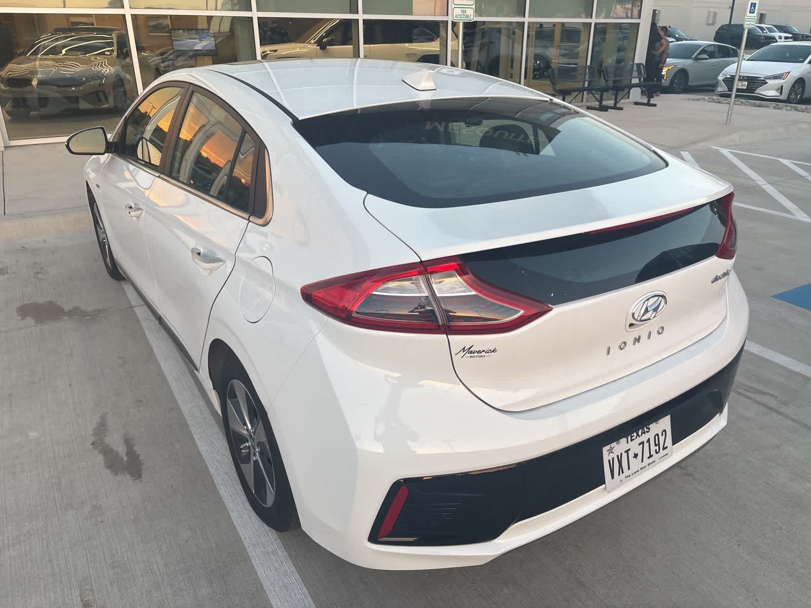 2019 Hyundai Ioniq Electric Limited photo 3