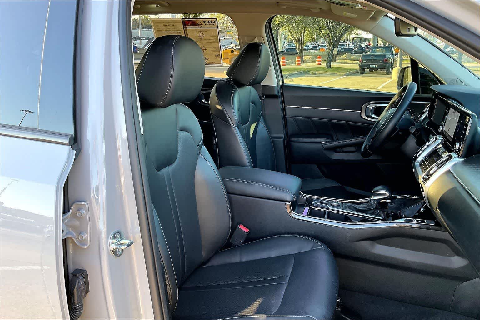 Thumbnail: 2023 Kia Sorento - 13