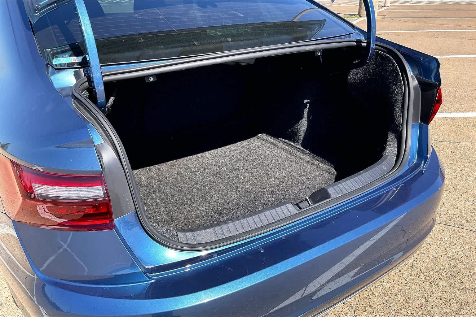 Thumbnail: 2021 Volkswagen Jetta - 17