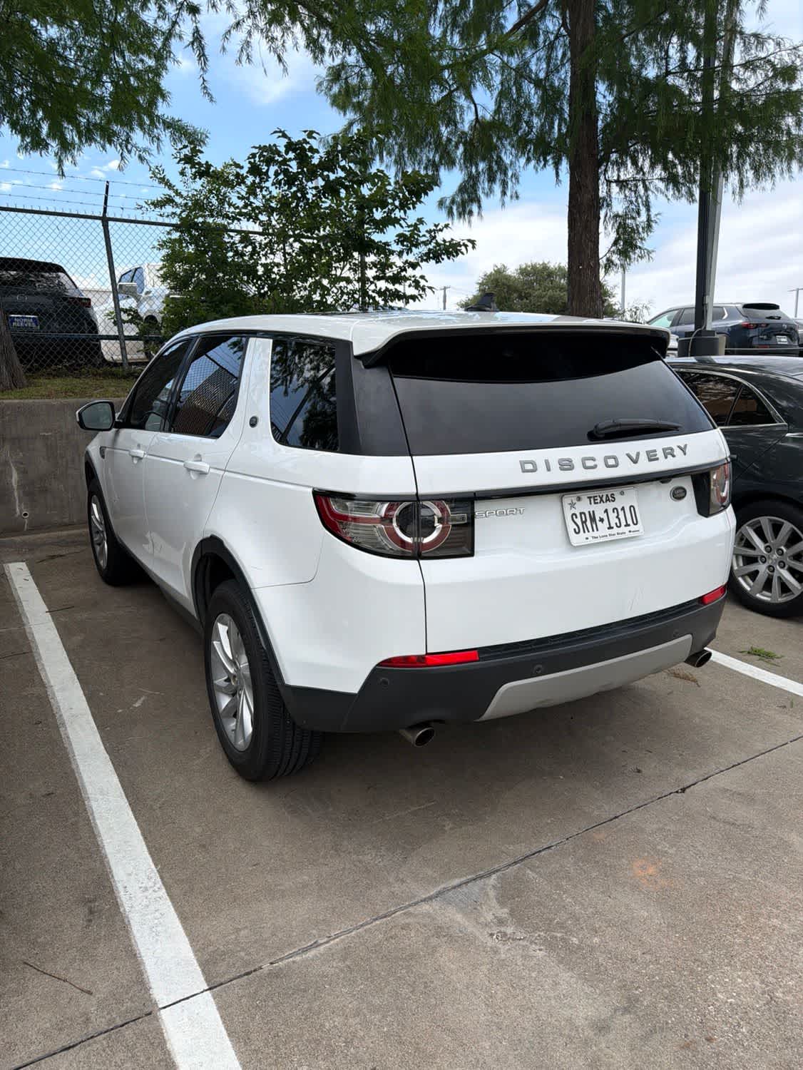 Thumbnail: 2016 Land Rover Discovery Sport - 4