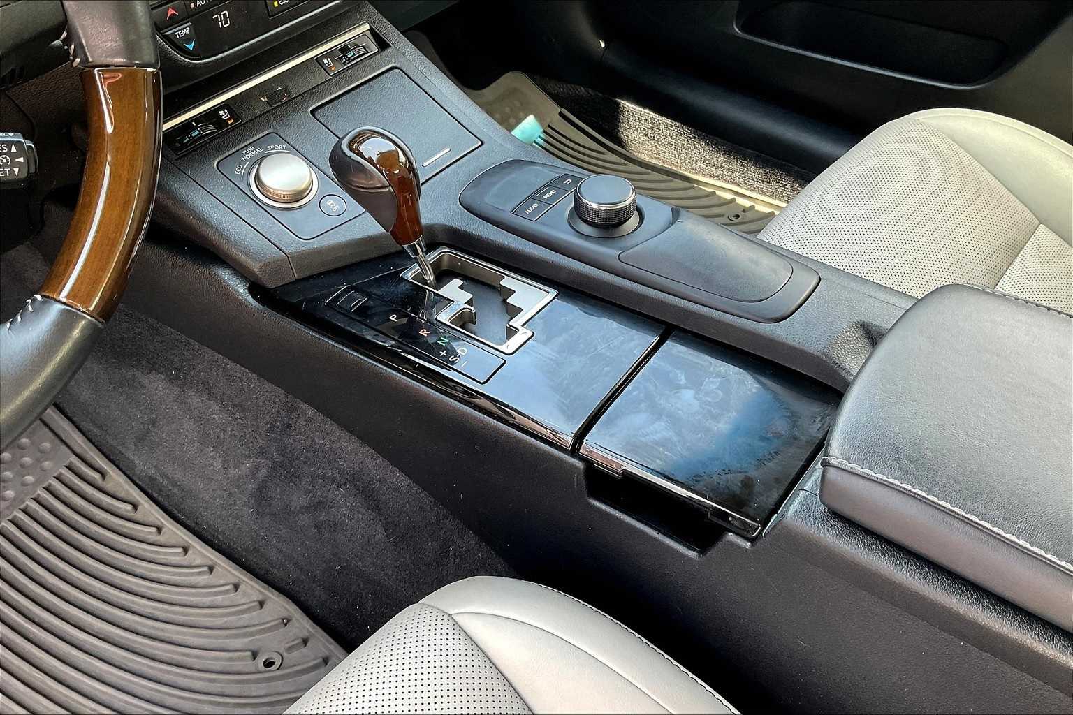 Thumbnail: 2015 Lexus ES - 16
