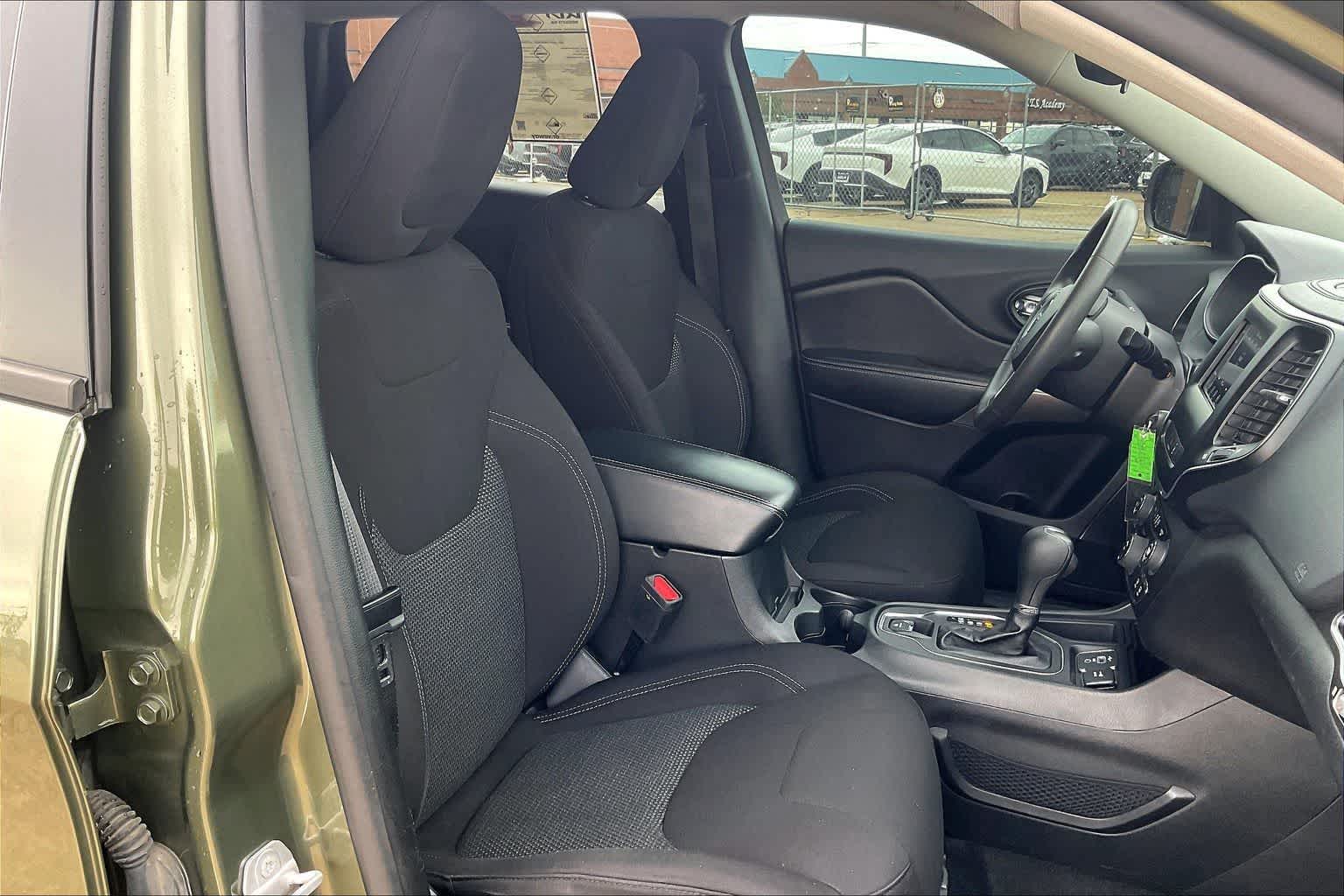 Thumbnail: 2021 Jeep Cherokee - 13