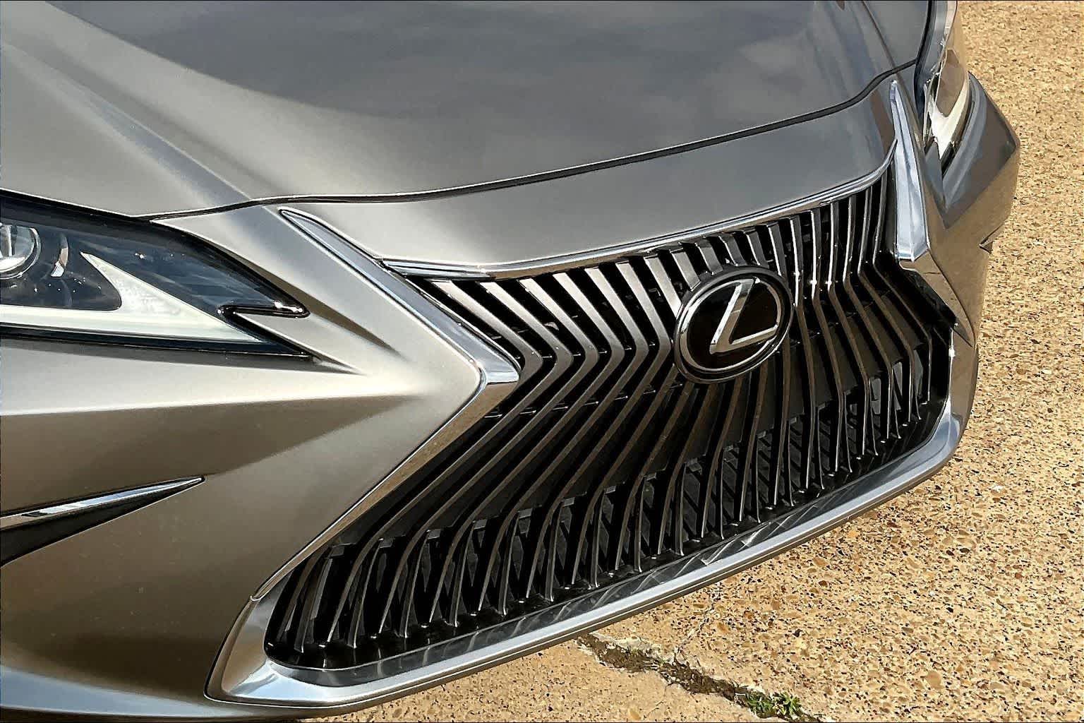 Thumbnail: 2020 Lexus ES - 33