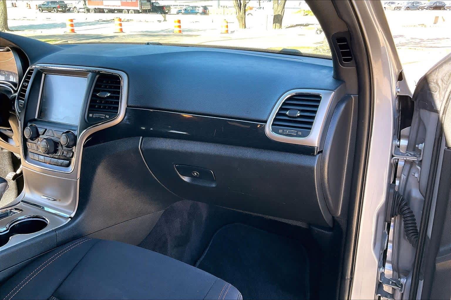 Thumbnail: 2016 Jeep Grand Cherokee - 23