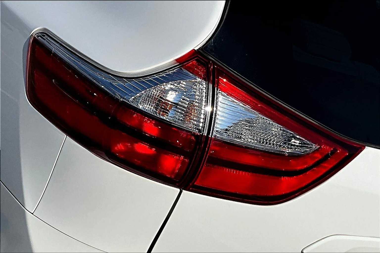 Thumbnail: 2017 Toyota Sienna - 30