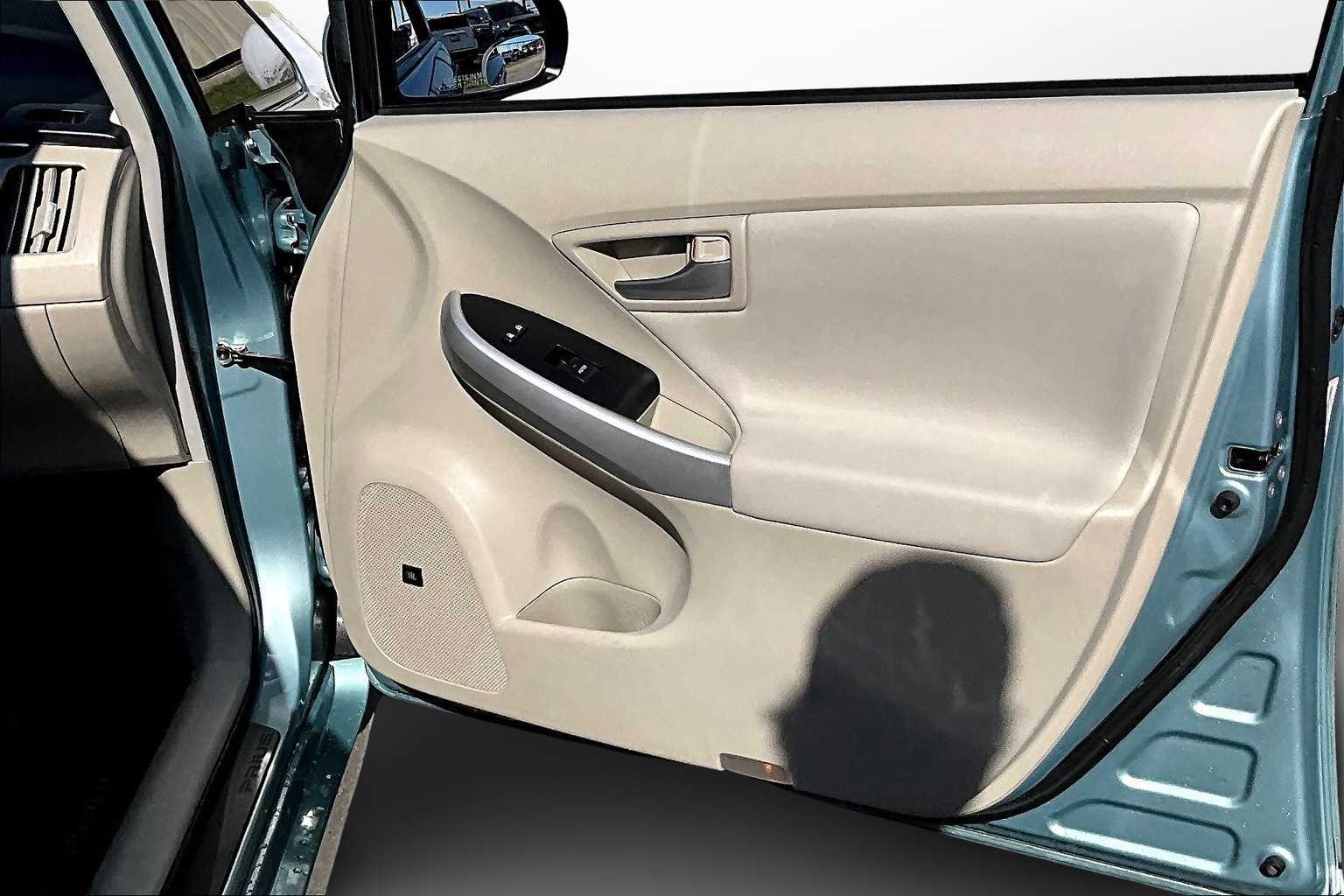 Thumbnail: 2014 Toyota Prius - 18