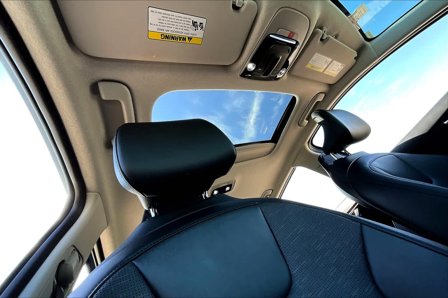 2023 Kia Niro SX Touring 17