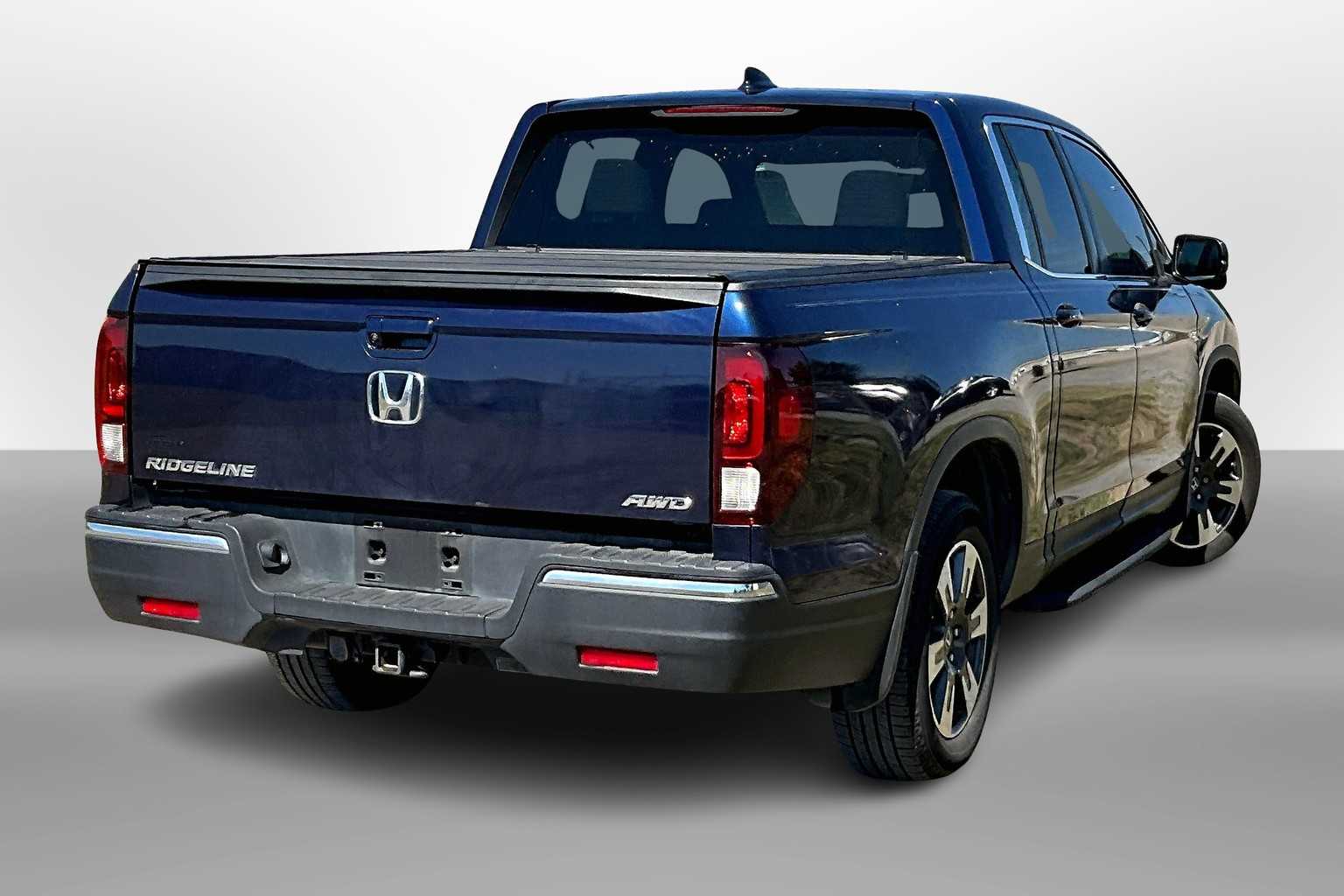 2017 Honda Ridgeline RTL-T photo 2