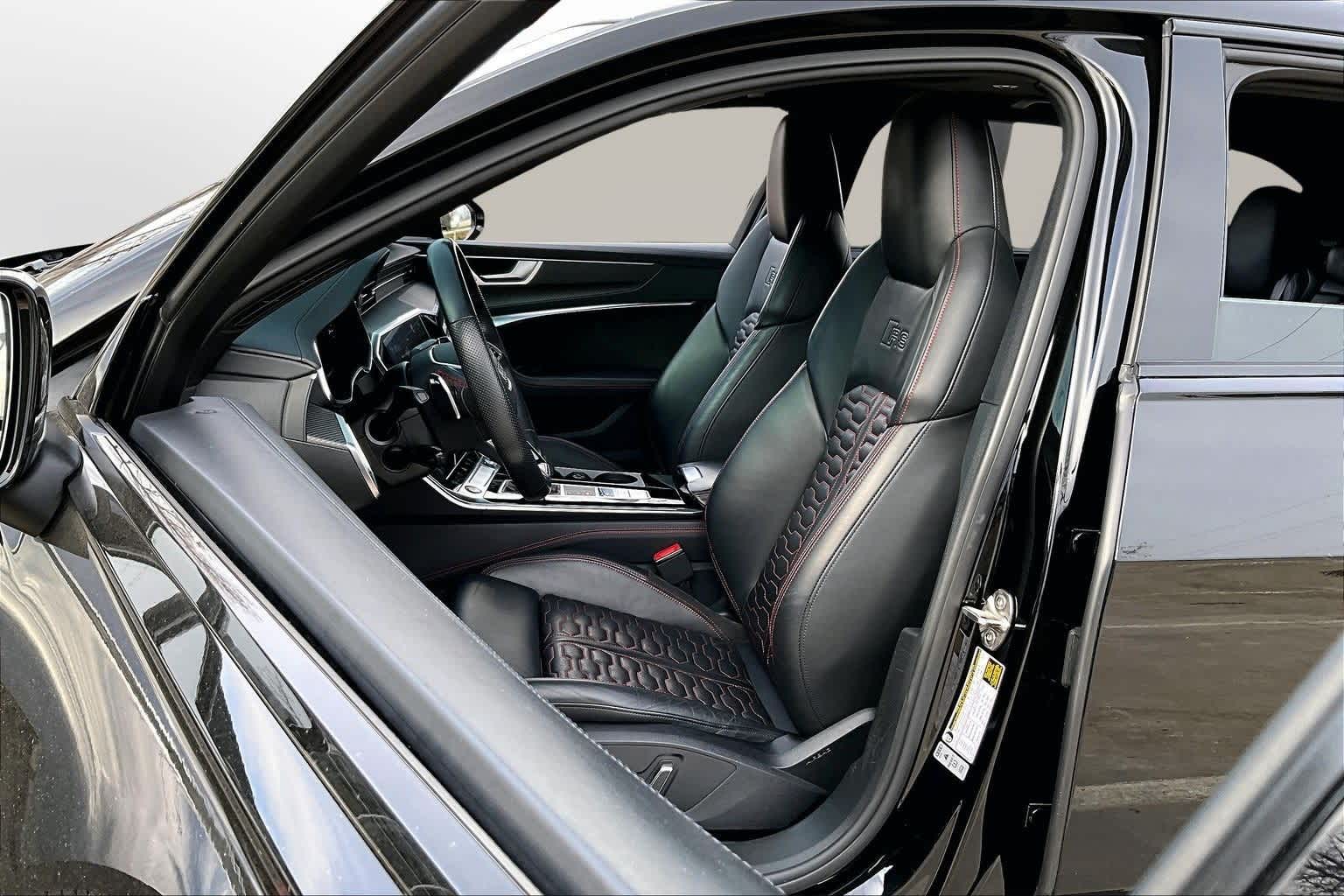 Thumbnail: 2021 Audi RS 6 - 25