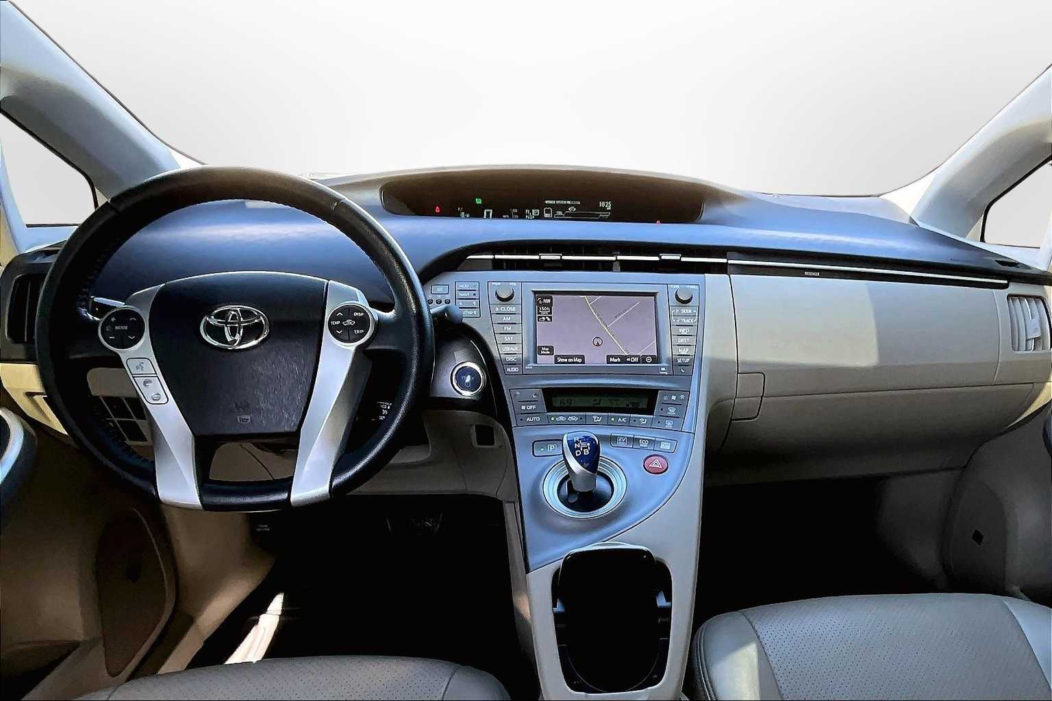 Thumbnail: 2014 Toyota Prius - 14