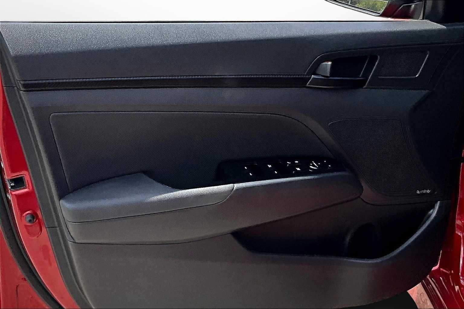 Thumbnail: 2019 Hyundai Elantra - 17