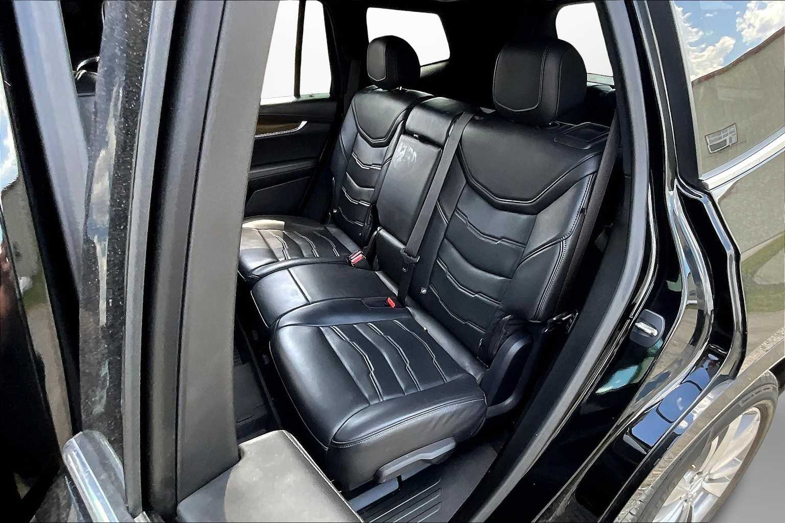 Thumbnail: 2021 Cadillac XT6 - 26