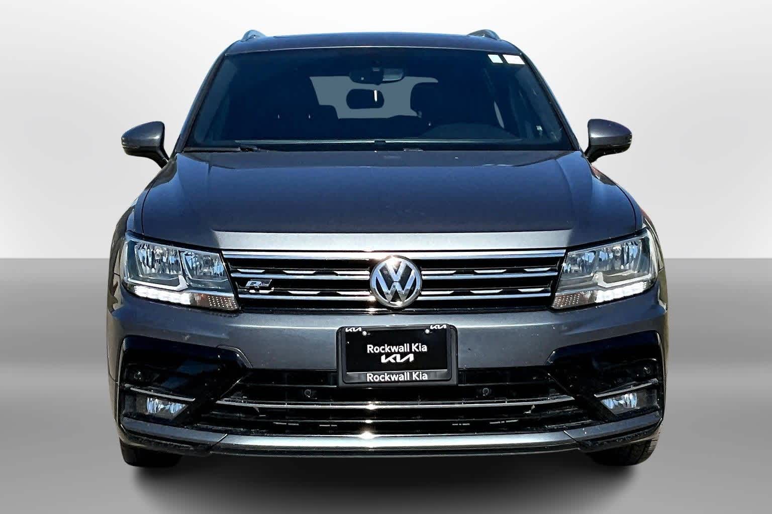 2019 Volkswagen Tiguan SEL R-Line photo 3
