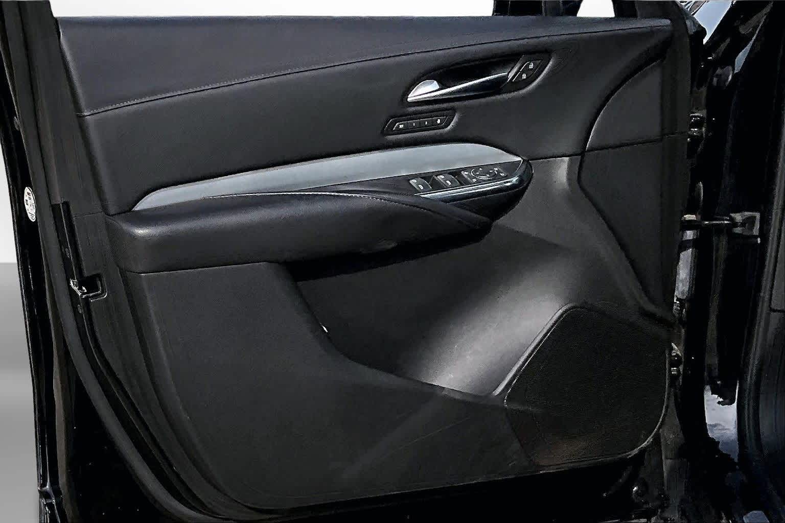 Thumbnail: 2022 Cadillac XT4 - 17