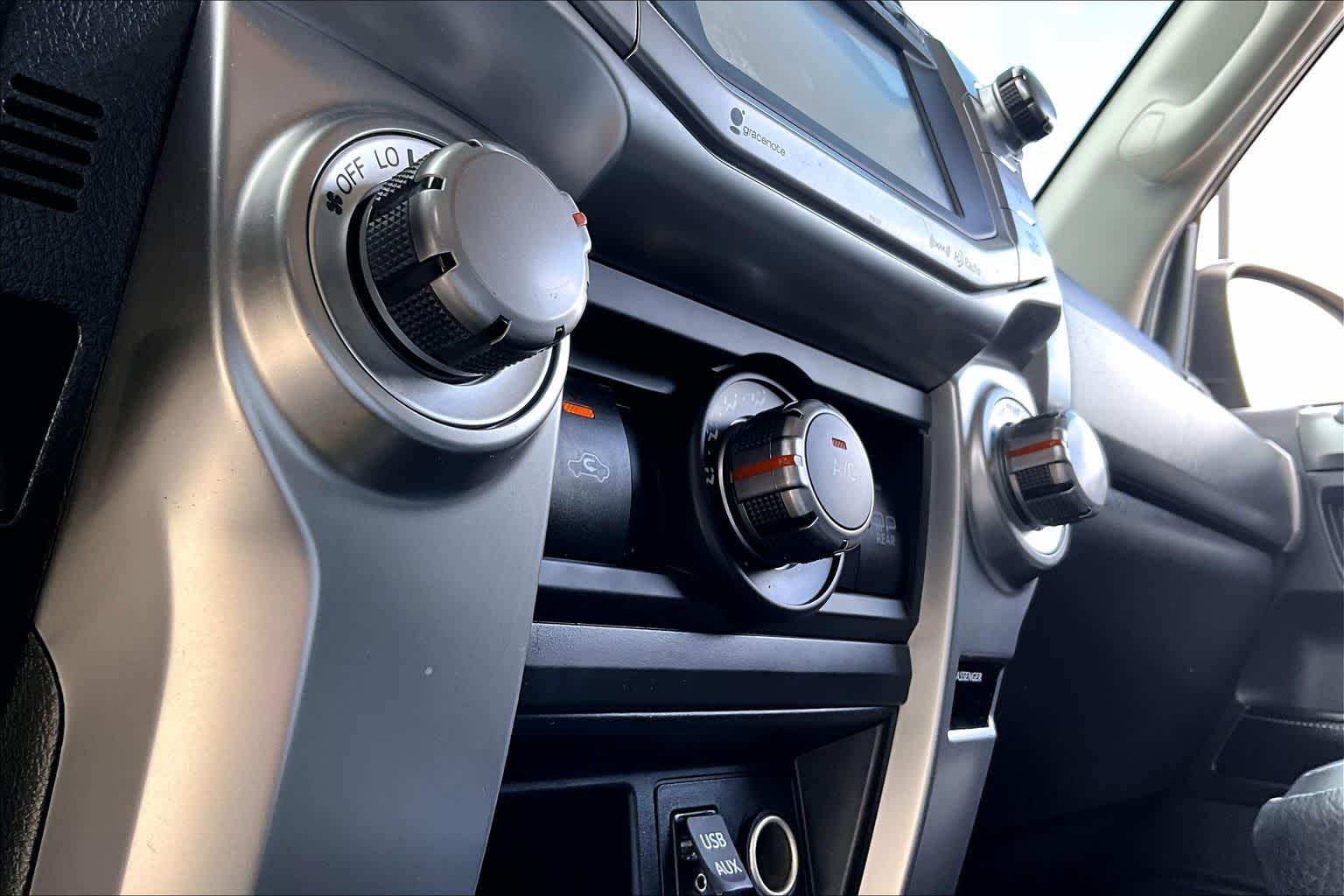 Thumbnail: 2016 Toyota 4Runner - 23