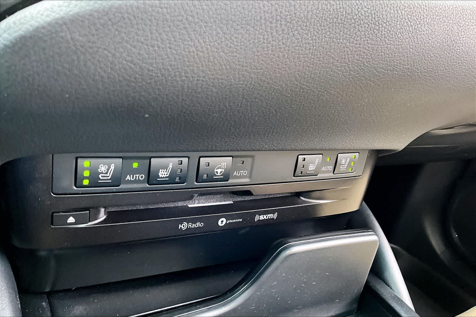 Thumbnail: 2021 Lexus ES - 21