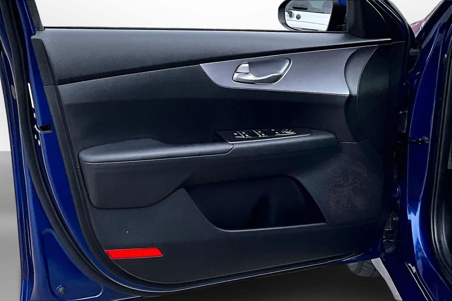 Thumbnail: 2022 Kia Forte - 16