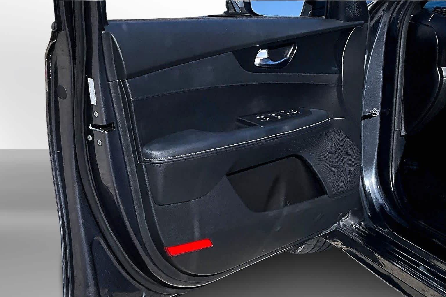 Thumbnail: 2022 Kia Forte - 14