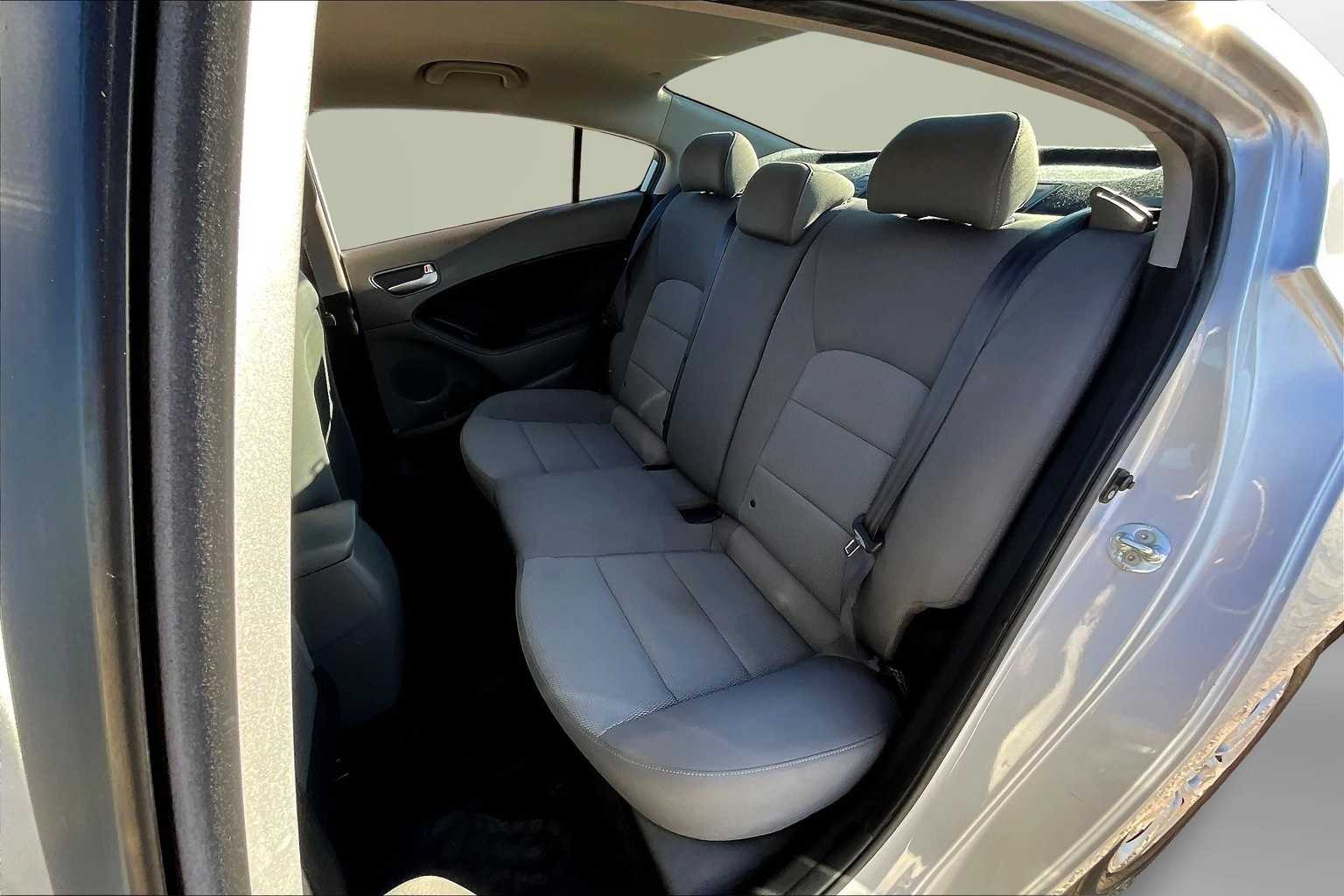 Thumbnail: 2018 Kia Forte - 25