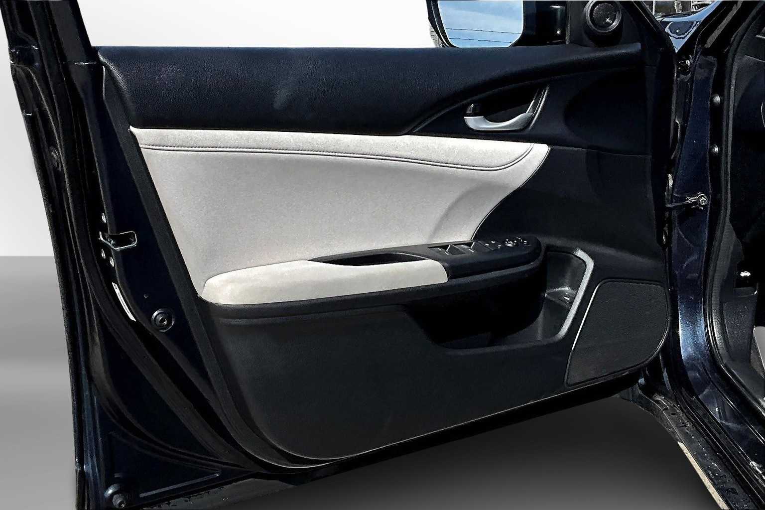 Thumbnail: 2019 Honda Insight - 17