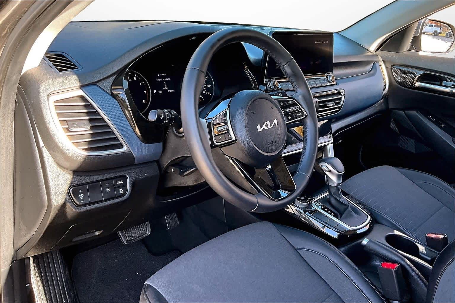 Thumbnail: 2023 Kia Seltos - 12