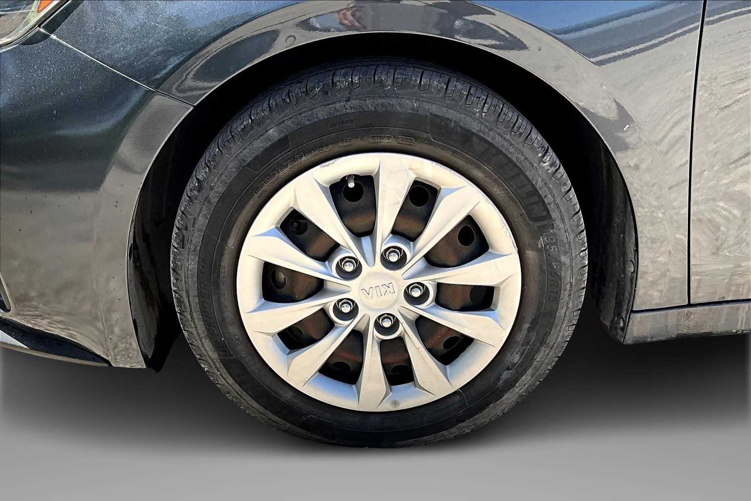 Thumbnail: 2020 Kia Forte - 8