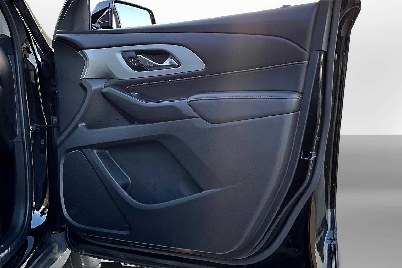 Thumbnail: 2020 Chevrolet Traverse - 18