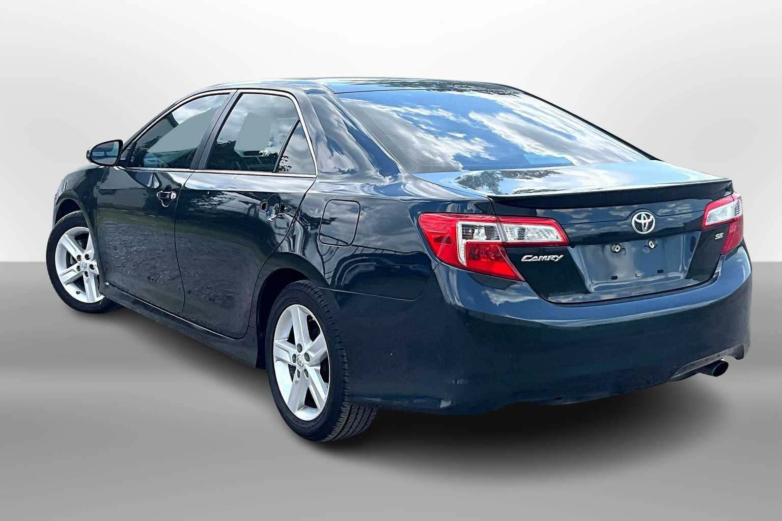 Thumbnail: 2013 Toyota Camry - 11