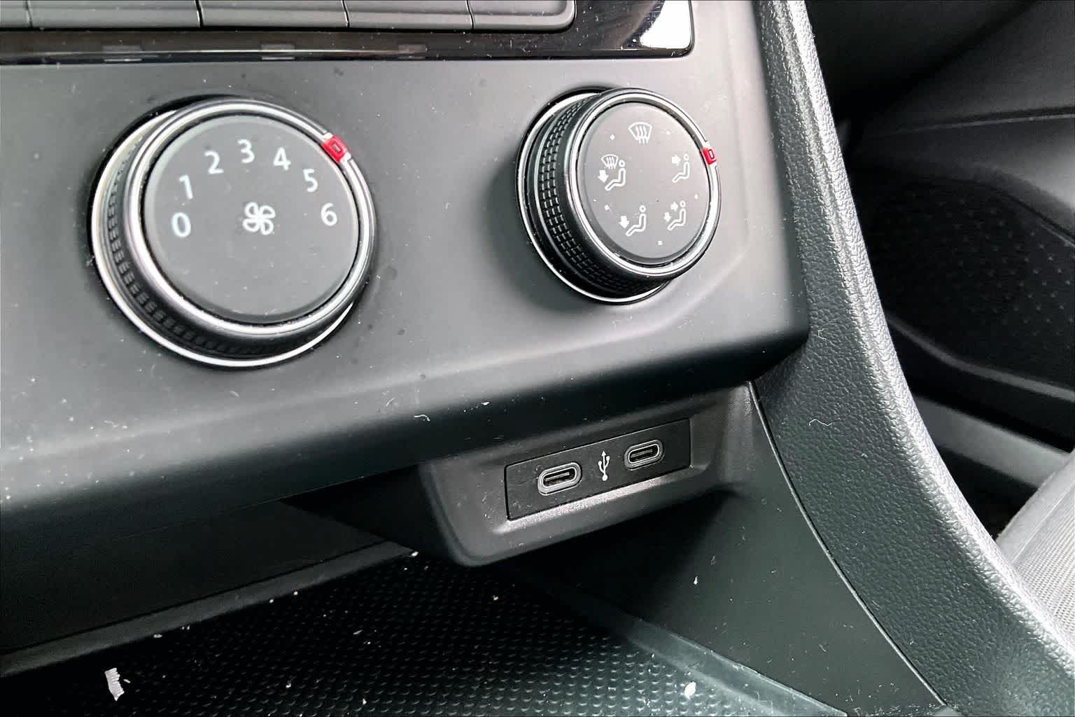 Thumbnail: 2022 Volkswagen Jetta - 21